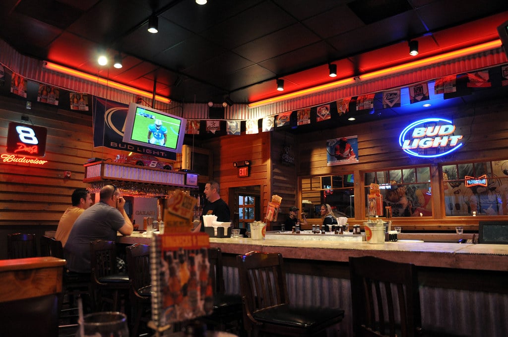 man-playing-on-sweepstakesmachine